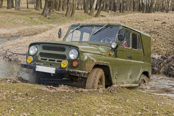 Russian SUV, Off-road vehicle slips, Stuck in the river