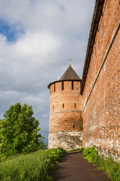 The path to the White Tower of the Nizhny Novgorod Kremlin