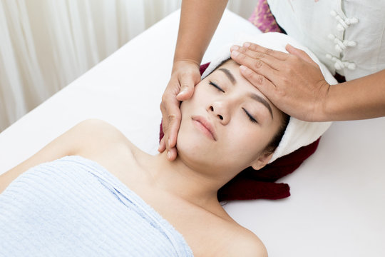 Close up of Beautiful young woman having head massage in spa salon wellness, Beauty healthy lifestyle and relaxation concept.