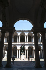 Milano, Italia: la statua di Napoleone Bonaparte come Marte pacificatore di Antonio Canova nel cortile di Palazzo Brera, sede dell'Accademia di Belle Arti della Pinacoteca di Brera