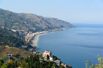 Taormina Küste von Letojanni und die Straße von Messina
