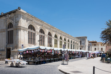 Obraz premium Cotygodniowy targ Syracuse Ortigia