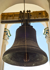 Obraz premium Kiev, Ukraine - April 15, 2017: Kiev Pechersk Lavra and giant bell on Great Lavra Bell Tower, Kiev Ukraine