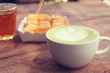 hot green tea with bread