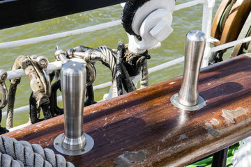 Rolls of wood with a rope, like a tackle or an old winch of an old sailing boat