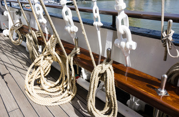 Rolls of wood with a rope, like a tackle or an old winch of an old sailing boat