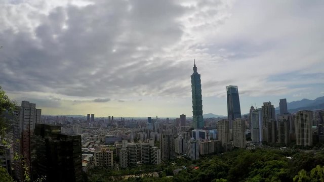 4K Timelapse Aerial View of landscape building Taipei 101 from the Elephant Mountain, Cityscape Taipei Skyscraper in background at Taiwan-Dan