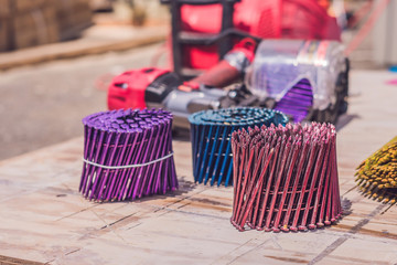 Multicolored nails for pneumatic nail gun