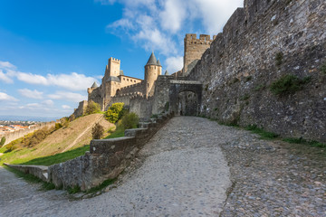 Fototapeta na wymiar Carcassonne, la porte d'Aude de la Cité Médiévale 