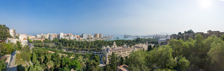Fototapeta na wymiar Blick auf den Hafen und Stadt von Malaga Spanien Andalusien