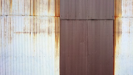 錆びた波波板のトタン