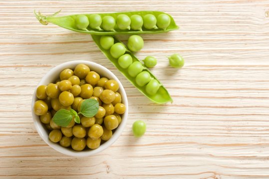 canned peas on wooden background