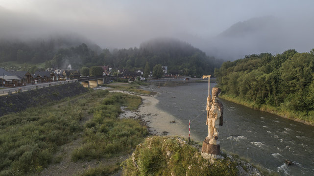Szczawnica, wsch&oacute;d słońca zdjęcie z drona