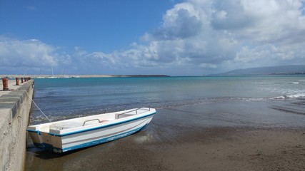 Barca attraccata sul molo