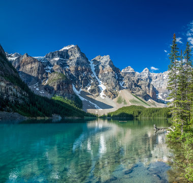 T&uuml;rkisfarbener Moraine Lake im Banff Nationalpark, Alberta, Canada