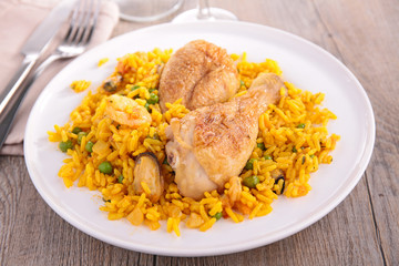 paella with chicken