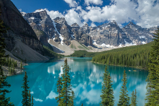 Weltberühmte Aussicht auf den Moraine Lake, Banff Nationalpark Alberta, Canada