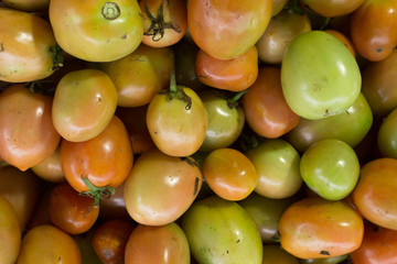 Tomatoes withered not fresh.