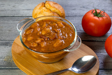 Stewed beans in tomato sauce.