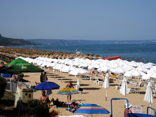 Fototapeta na wymiar GOLDEN SANDS, BULGARIA -JULY 1:, 2017 Crowded beach with tourists in summer on July 1, 2017 in Golden Sands, Bulgaria.