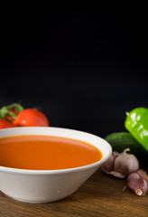 Gazpacho saludable para beber fresco en verano