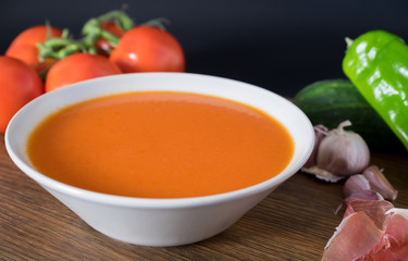 Gazpacho saludable para beber fresco en verano