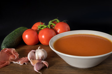 Gazpacho saludable para beber fresco en verano