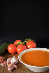 Gazpacho saludable para beber fresco en verano