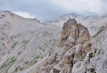 Dolomitengipfel im Nebel