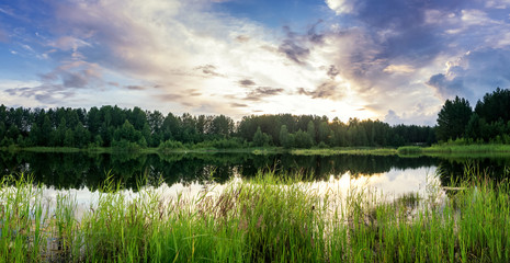 летний пейзаж на пруду вечером на закате, Россия, Урал, август © 7ynp100