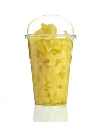 Frische Früchte im Becher