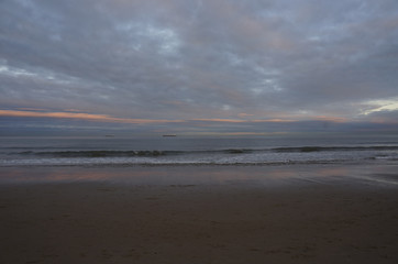 Fototapeta na wymiar evening skies at the beach