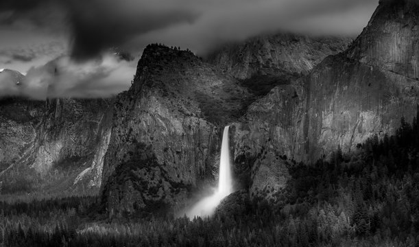 Bridalveil Fall - Yosemite