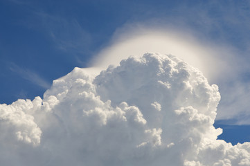 Wolkenberg mit Heiligenschein