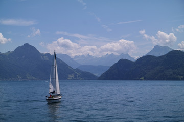 Fototapeta na wymiar Sailing boat on luzern sea in front of mountains