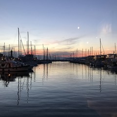 Fototapeta na wymiar wonderful sunset at the harbor in Trieste