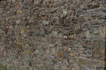 Mauer aus Natursteinen