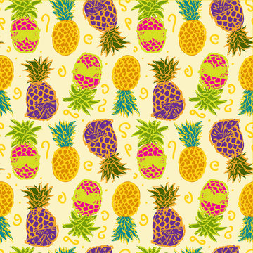 Seamless cute colorful pattern with hand drawn ananases © MNaniti