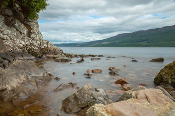 Am Strand von Loch Ness