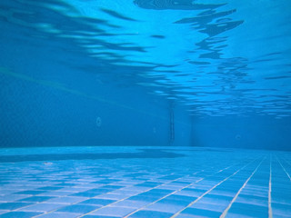 Obraz premium View of swimming pool underwater