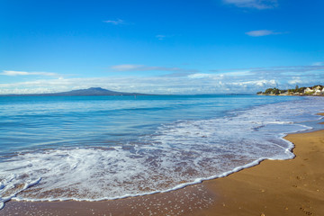 Fototapeta na wymiar Milford Beach Auckland New Zealand; View to Rangitoto Island