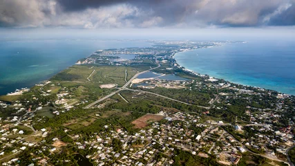 Poster Eiland Luchtfoto van Grand Cayman-eiland in de Caraïben