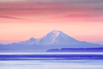 The Puget Sound and Mount Rainier at sunrise, Washington, USA - obrazy, fototapety, plakaty