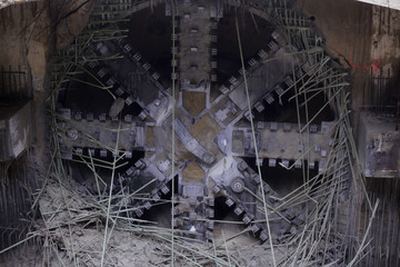 Tunnel boring machine