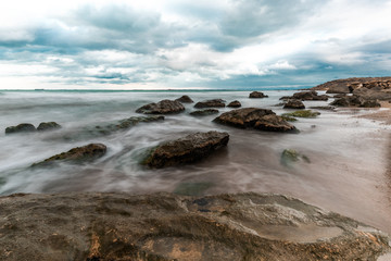 Fototapeta na wymiar Seashore in cloudy weather