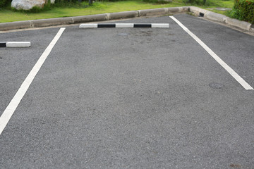 Obraz premium Parking lane outdoor in public park.