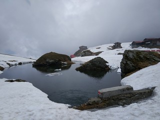 Zimowe jezioro Balea Lac
