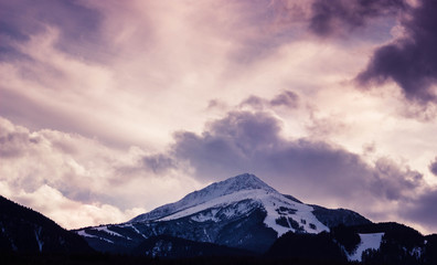 Obraz premium Photo depicting a beautiful moody frosty landscape European alpine mountains with snow peaks on a blue sky background.