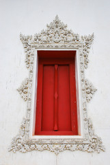 Fototapeta na wymiar Thai temple red window