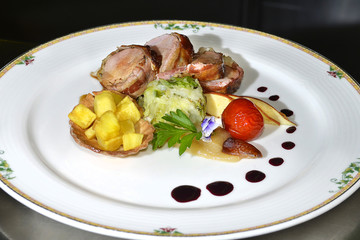 veal medallion with crispy potatoes